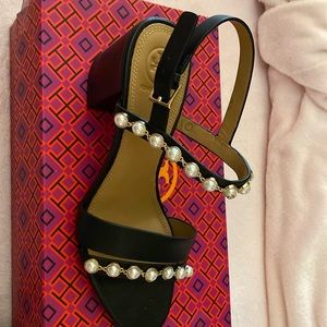 Brand new never worn Tory Burch Emmy Pearl Sandal Black